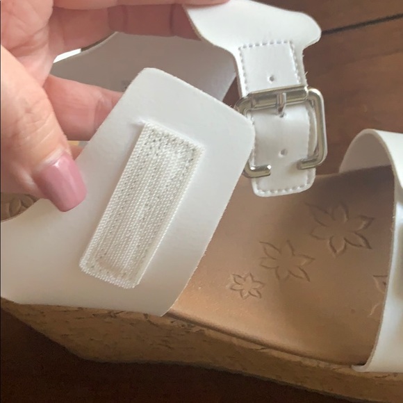 Sketchers luxeFoam White Wedge Sandals Sz 10 NWOT - Picture 5 of 9